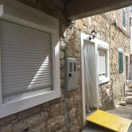 Prvinski Akvarel * Prvić Luka