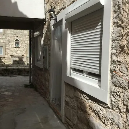 Prvinski Akvarel * Prvić Luka