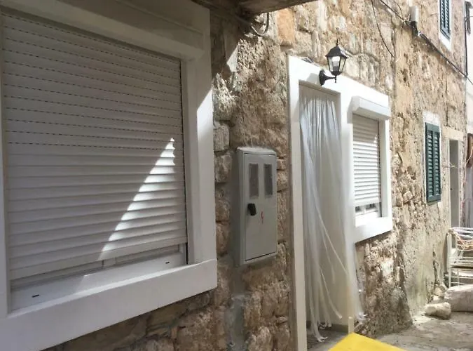 Prvinski Akvarel * Prvic Luka