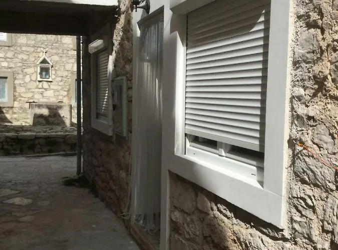 Prvinski Akvarel * Prvic Luka